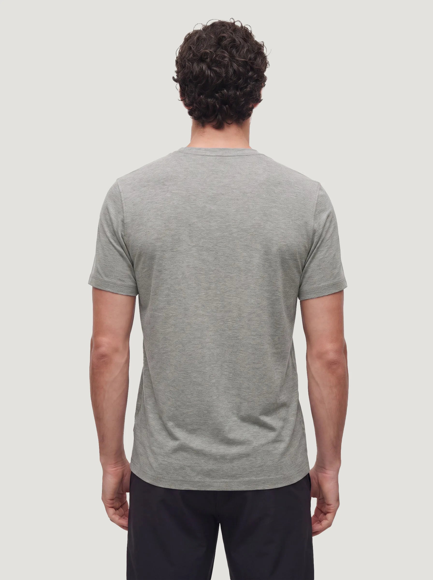 Camiseta de cuello de pico AirPace™ Performance